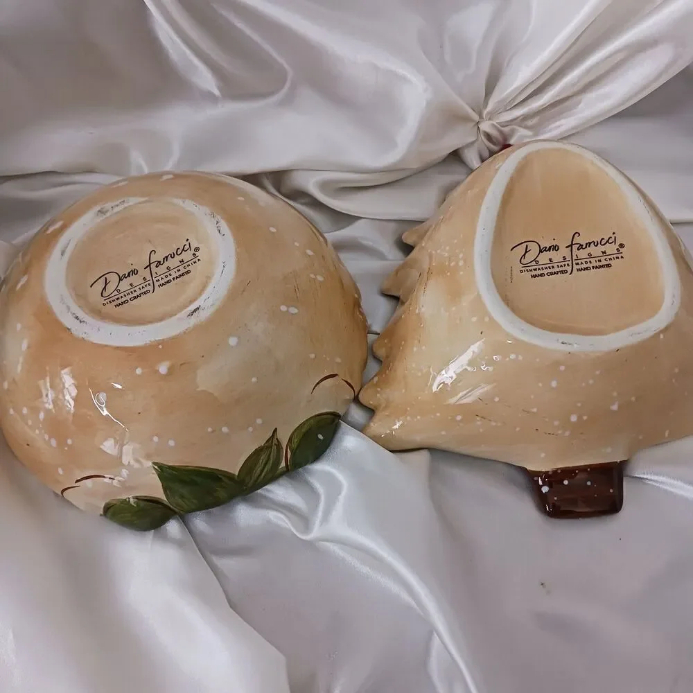 DARIO FERRUCCI DESIGNS HAND PAINTED CHRISTMAS 6'' BOWLS SANTA TREE-LOT OF 2
